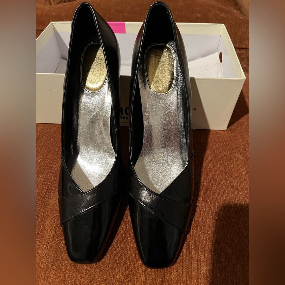 Ros Hammerson black kid leather shoes with 2” heel, size 7.5 Narrow.